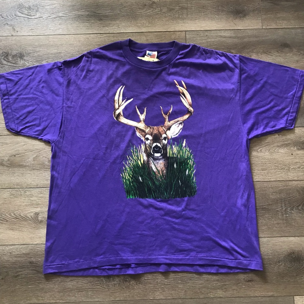 VTG White-Tailed Deer Buck Graphic T-Shirt Purple